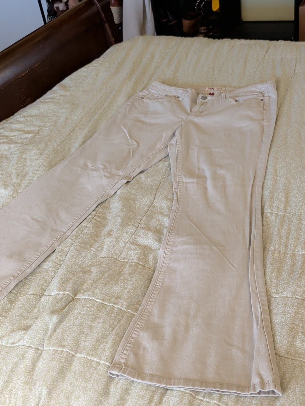 lei Cream Flare Jeans